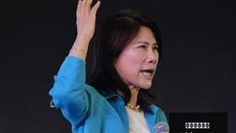 印尼足协主席托希尔与因凡蒂诺亲密合影曝光